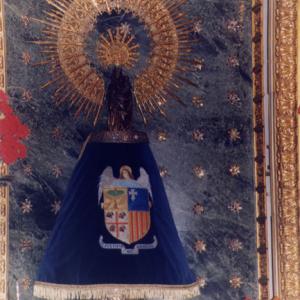 Manto de la Virgen del Pilar por la institución El Justicia de Aragón